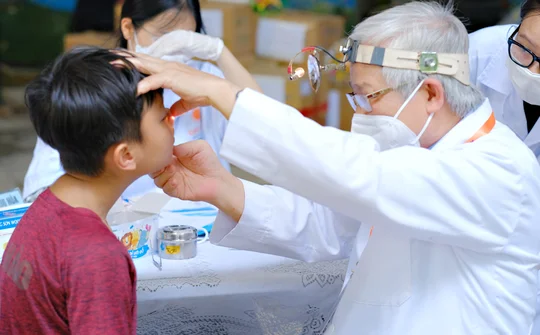 TTƯT, PGS.TS.BSCC Trần Công Hòa: Tấm gương người thầy thuốc y đức và giàu lòng nhân ái