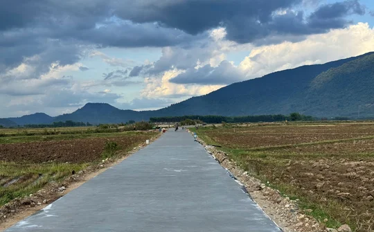 Giao thông nông thôn - Đòn bẩy phát triển nông nghiệp hiện đại ở xã Tánh Linh