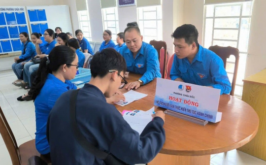 Phường Châu Đốc đẩy mạnh chuyển đổi số từ dữ liệu dân cư và VneID