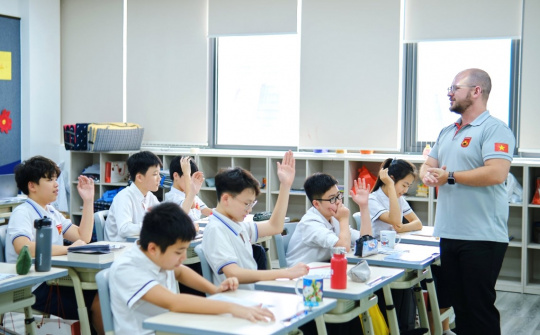 Từ “dạy tiếng Anh” đến xây dựng hệ sinh thái sử dụng tiếng Anh trong trường học