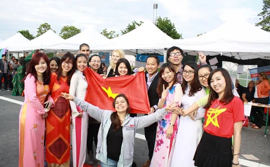 Đầu tư cho tri thức toàn cầu: Mở rộng không gian hội nhập từ chính sách hỗ trợ người học và giảng viên