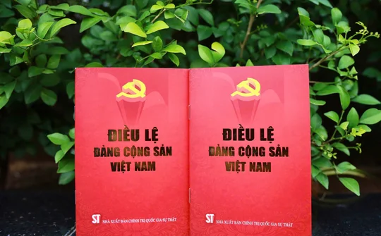 Hoàn thiện Điều lệ Đảng - Củng cố nền tảng chính trị, nâng cao năng lực lãnh đạo trong giai đoạn mới