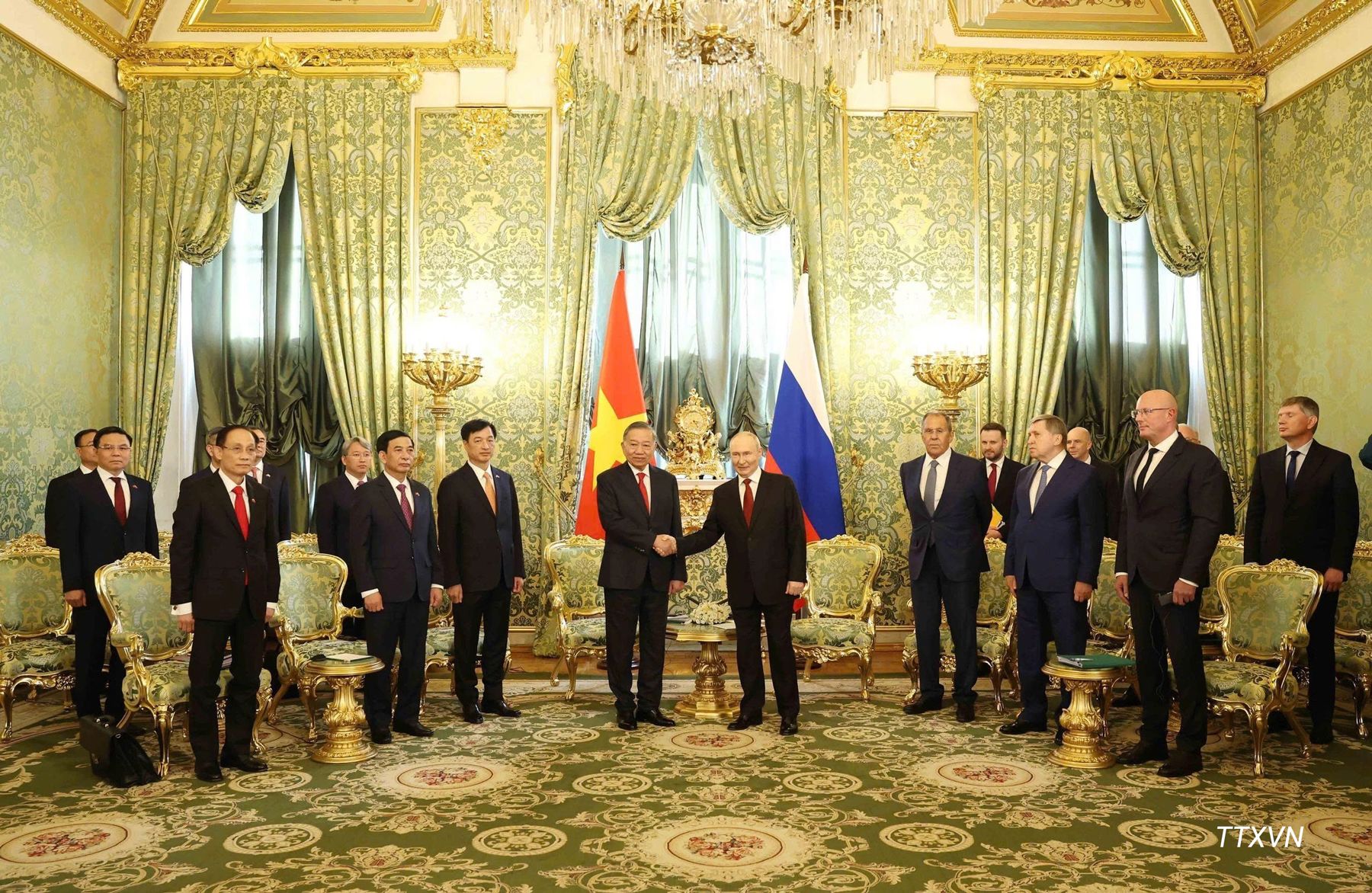 Từ Moscow đến Paris: Mở rộng không gian chiến lược, nâng tầm vị thế Việt Nam