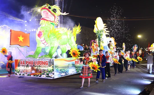 Thái Nguyên rộn ràng đêm hội “Mùa trăng yêu thương”