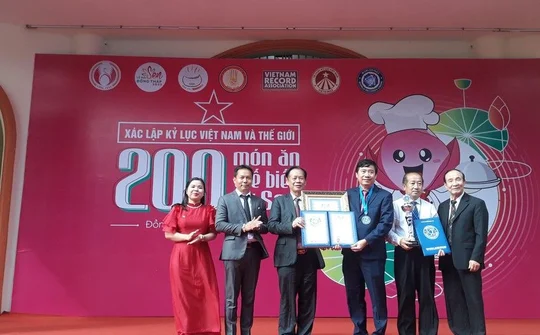 Đồng Tháp lập kỷ lục Việt Nam và thế giới 200 món ăn từ Sen