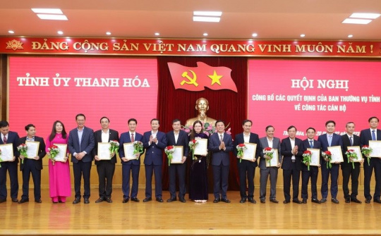 Thanh Hoá: Công bố và trao quyết định của Ban Thường vụ Tỉnh ủy về công tác cán bộ