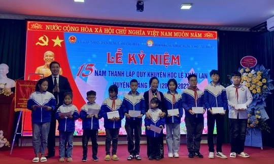 Thanh Hoá: Quỹ Khuyến học Lê Xuân Lan kỷ niệm và trao tiền tài trợ cho các đơn vị