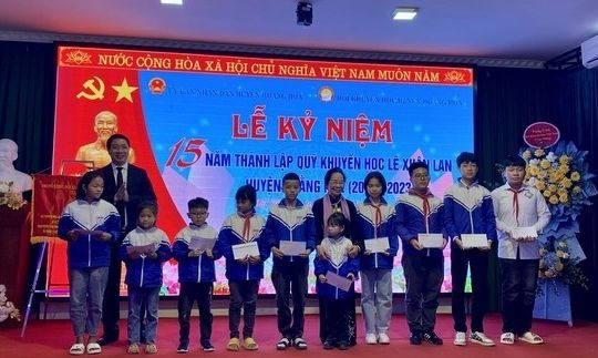 Thanh Hoá: Quỹ Khuyến học Lê Xuân Lan kỷ niệm và trao tiền tài trợ cho các đơn vị