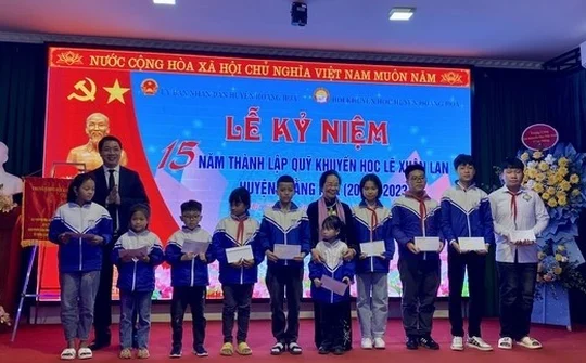 Thanh Hoá: Quỹ Khuyến học Lê Xuân Lan kỷ niệm và trao tiền tài trợ cho các đơn vị