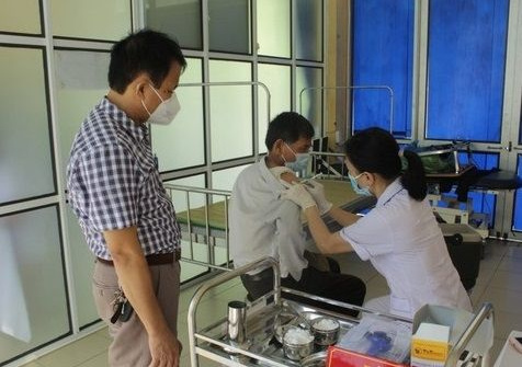Nỗ lực của cán bộ y tế Trung tâm y tế huyện Vĩnh Lộc