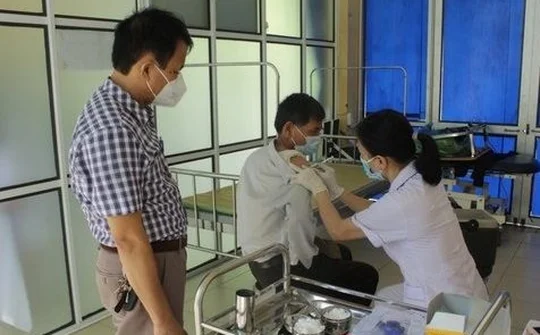 Nỗ lực của cán bộ y tế Trung tâm y tế huyện Vĩnh Lộc