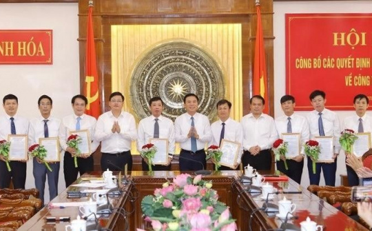 Thanh Hóa: Công bố và trao quyết định về công tác cán bộ