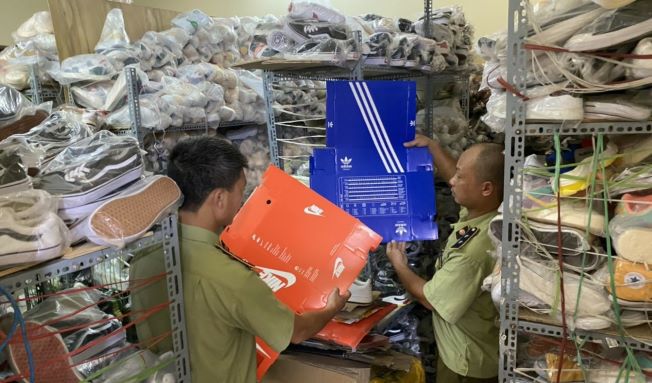 Hàng giả, hàng nhái vẫn ngang nhiên lộng hành