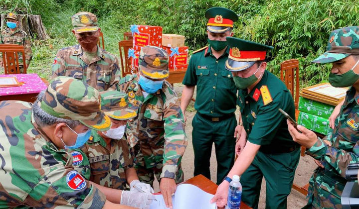 Kon Tum: Hỗ trợ kinh phí cho bộ CHQS tỉnh Rattanakiri