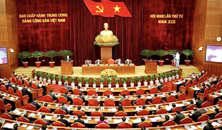 Đấu tranh mạnh mẽ chống chủ nghĩa cá nhân, thói ích kỷ vụ lợi, "lợi ích nhóm"