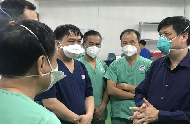 Thủ tướng yêu cầu Bộ Y tế tìm giải pháp ngăn chặn, đẩy lùi ca nặng và tử vong do COVID-19