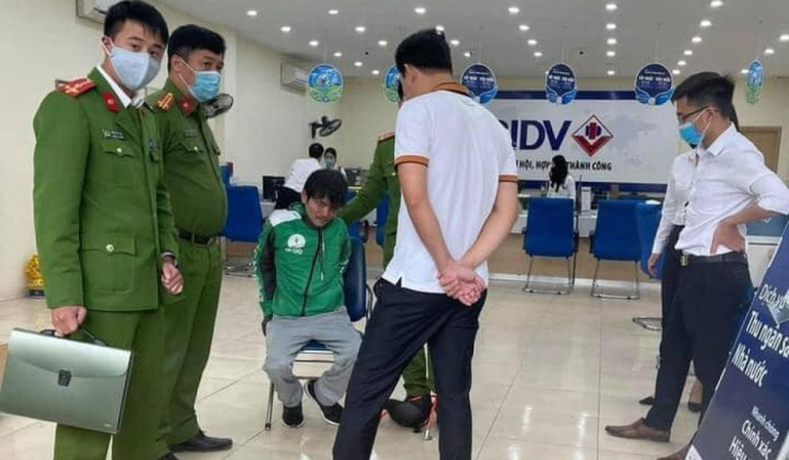 Đối tượng mặc đồng phục Grab, cầm súng cướp ngân hàng BIDV