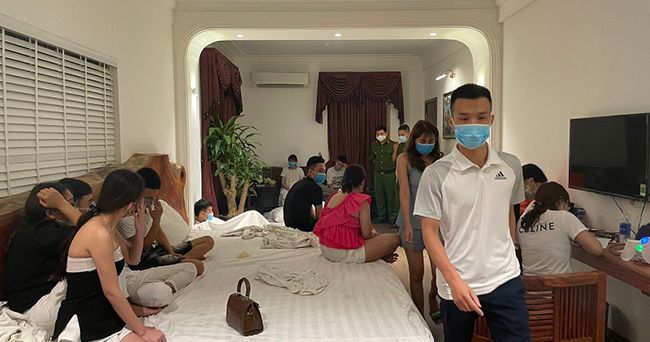 Nam Định: PC04 đột kích khách sạn giữa đại dịch, phát hiện nhiều nam nữ 'phê' ma túy