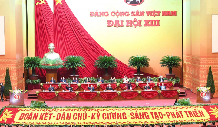 Tổ chức xây dựng, thực hiện tốt hệ thống pháp luật, cơ chế, chính sách để phát triển đất nước