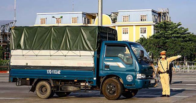 Chính phủ yêu cầu không kiểm tra xe chở hàng thiết yếu, lương thực phục vụ vùng có dịch