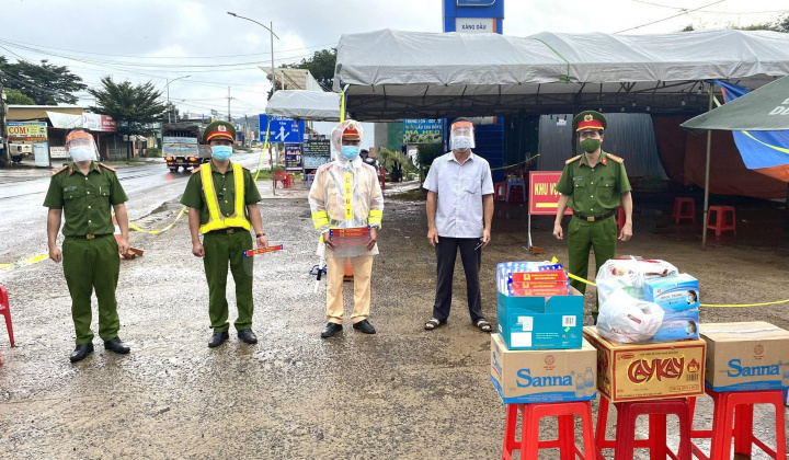 Phòng Cảnh sát thi hành án hình sự và hỗ trợ tư pháp Công an Đắk Nông chung sức, đồng lòng phòng, chống dịch Covid-19