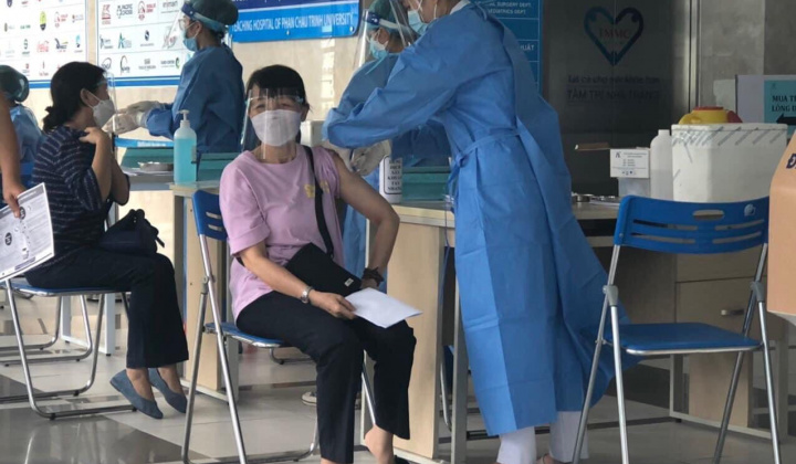 Khánh Hòa: Người dân tiêm đủ 2 mũi vắc xin  sau 14 ngày sẽ được lưu thông liên huyện