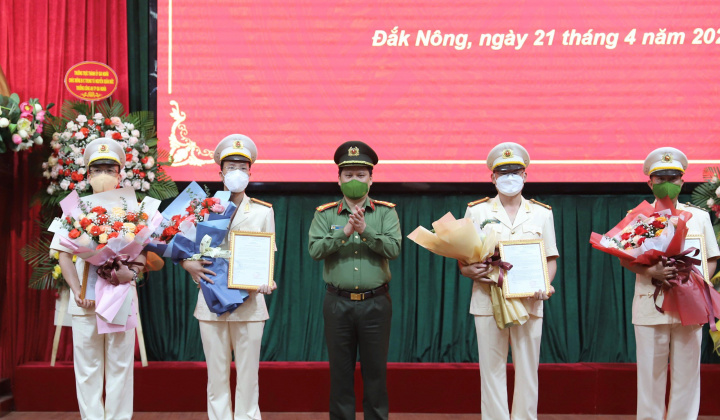 Đắk Nông: Công bố quyết định điều động, bổ  nhiệm 6 lãnh đạo phòng, Công an huyện, thành phố