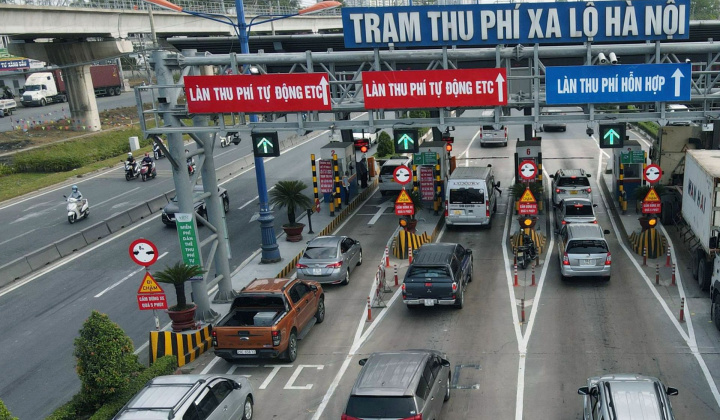 Phạt nghiêm phương tiện không đủ điều kiện đi vào làn thu phí ETC gây ùn tắc giao thông