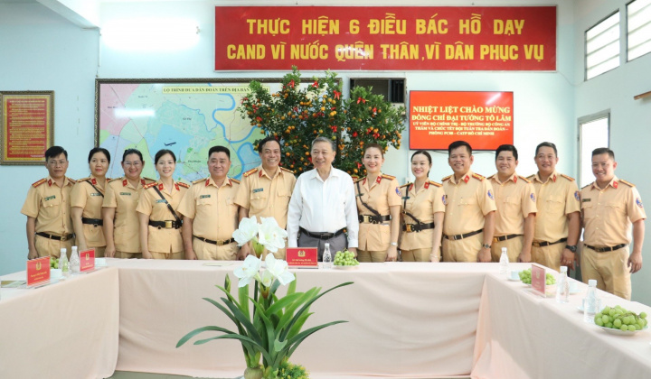 Đại tướng Tô Lâm thăm và chúc Tết Đội Tuần tra dẫn đoàn, Phòng CSGT, Công an TP.HCM