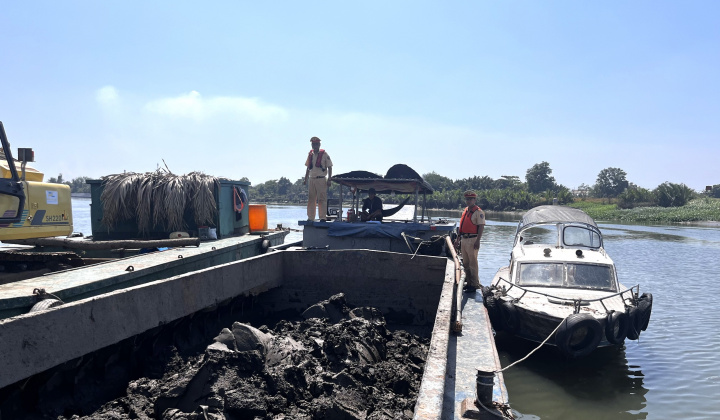 Ngăn chặn nạo vét bùn đất trái phép trên sông Đồng Nai