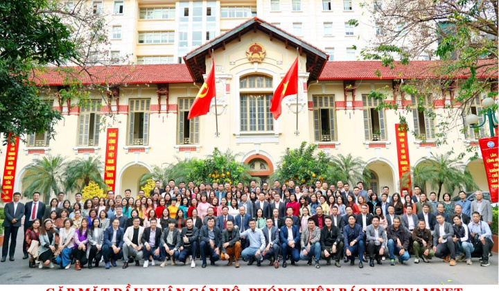 Báo chí phải luôn giữ ngọn cờ tiên phong, dấn thân vào vùng đất lạ, làm việc khó hơn, mới hơn để tôi luyện, trưởng thành hơn