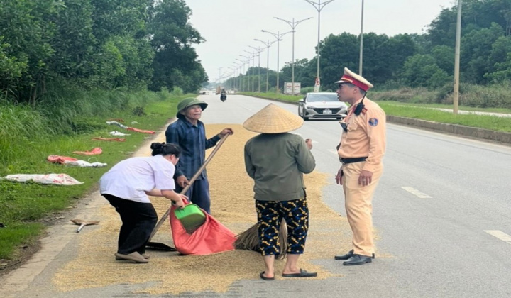 Thanh Hóa: Cảnh báo nguy cơ mất an toàn giao thông trong mùa thu hoạch nông sản