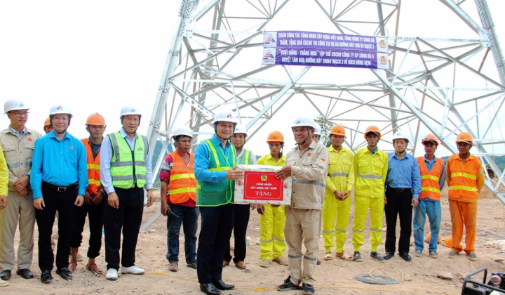 Chăm lo, hỗ trợ người lao động làm việc trên công trường trong dịp Tết Nguyên đán Ất Tỵ