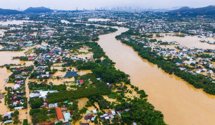 Tập trung ứng phó và kịp thời khắc phục hậu quả mưa lũ tại khu vực Trung Bộ