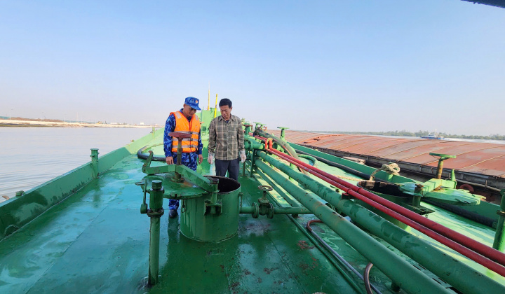 Cảnh sát biển triệt phá đường dây buôn lậu dầu FO trái phép, thu giữ 15.000kg hàng hóa