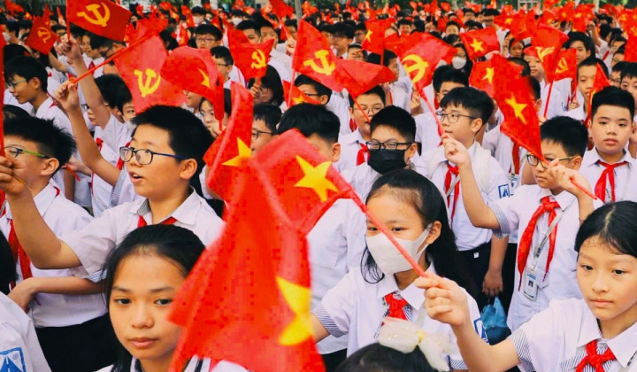 Bộ Chính trị quyết định miễn học phí cho học sinh từ mầm non đến hết THPT công lập