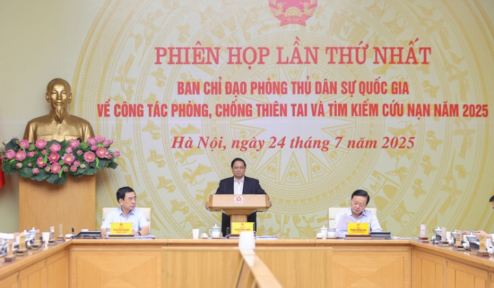 Phải bằng mọi cách tiếp cận những nơi bị chia cắt do bão lũ, thiên tai