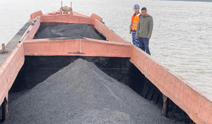 Cảnh sát biển tạm giữ tàu than lậu vùng giáp ranh Đông Bắc