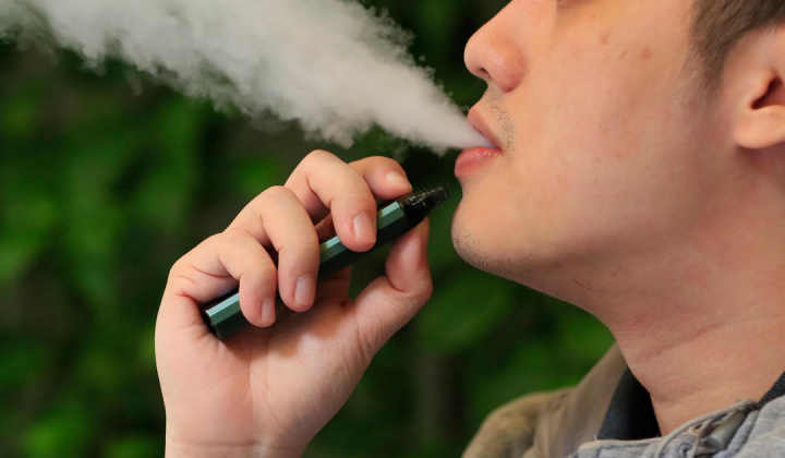 Hành vi chứa chấp người sử dụng thuốc lá điện tử bị phạt tới 10 triệu đồng