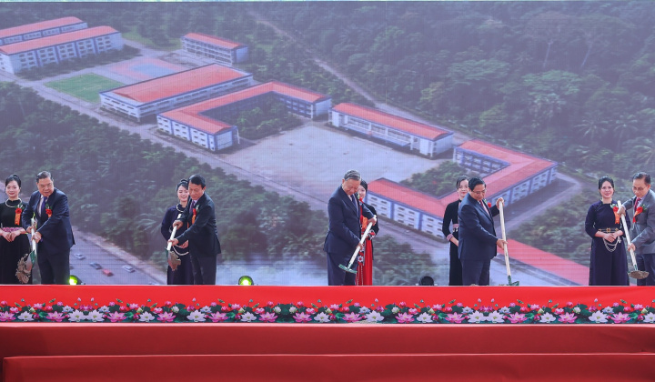 Tiếp tục xây dựng đủ trường, đủ lớp trên toàn quốc để mọi học sinh đều được đến trường