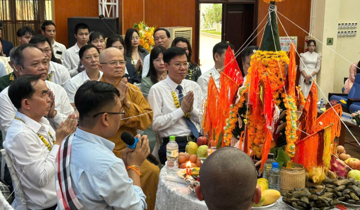 Lưu học sinh Lào vui Tết cổ truyền Bunpimay tại Thái Nguyên