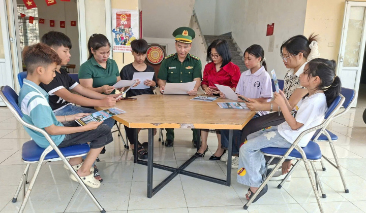 BĐBP Quảng Ninh: hướng dẫn người dân quét mã QR giữ bình yên nơi đảo tiền tiêu