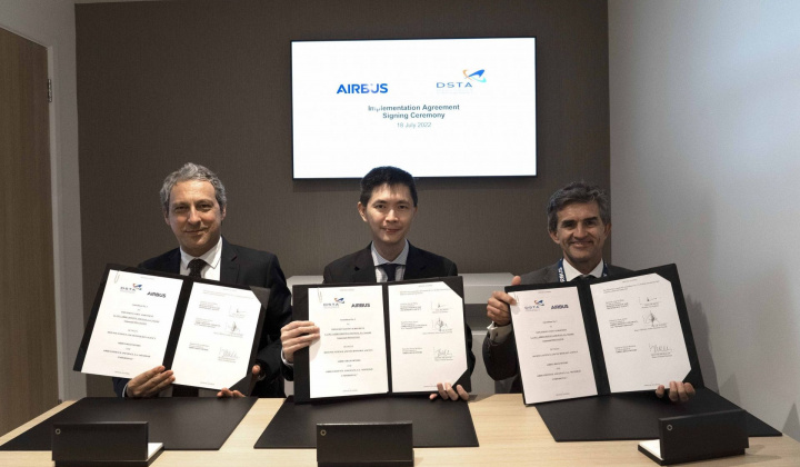 Airbus và Singapore hợp tác triển khai các dịch vụ kỹ thuật số cho máy bay trực thăng quân sự