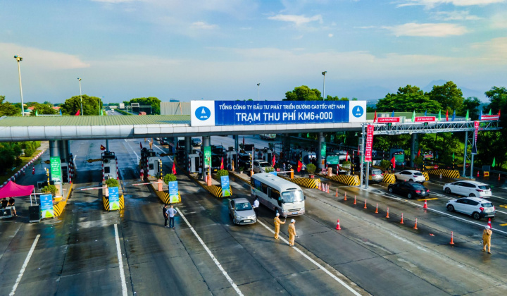 Chùm ảnh Cao tốc Nội Bài - Lào Cai trong ngày đầu chỉ thu phí không dừng