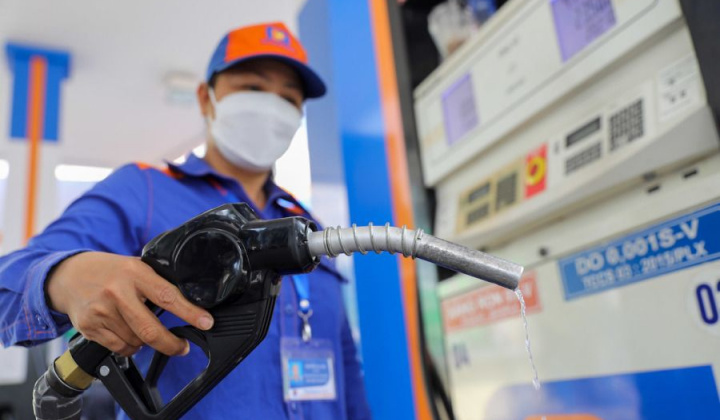 Giá xăng chạm ngưỡng 31.570 đồng/lít từ 15h hôm nay