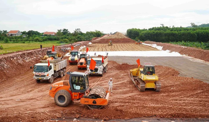 Bộ Giao thông nhắc nhở ba dự án cao tốc chậm giải ngân