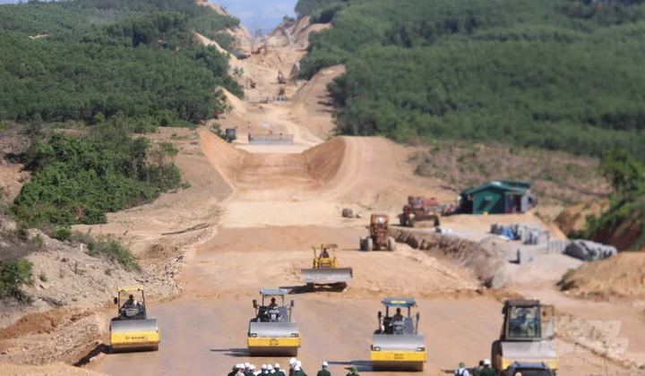 Giá nhiên vật liệu tăng cao, Bộ GTVT cho tạm dừng một số dự án để dồn vốn