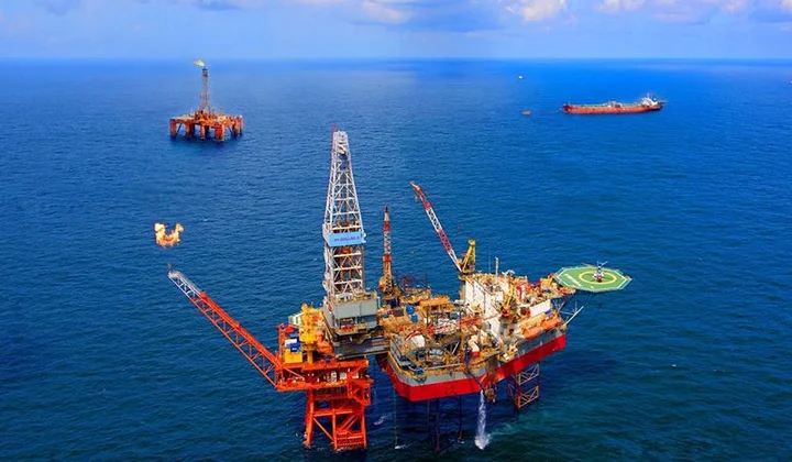 Xu hướng chuyển dịch năng lượng và hàm ý chính sách đối với ngành dầu khí Việt Nam