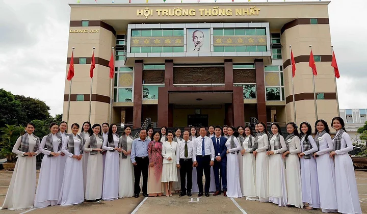 Top 25 thí sinh Hoa khôi Sông Vàm 2022 tham gia các hoạt động ý nghĩa