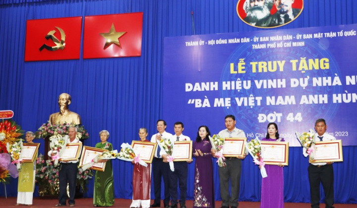 TP.HCM truy tặng 8 Bà Mẹ Việt Nam Anh hùng